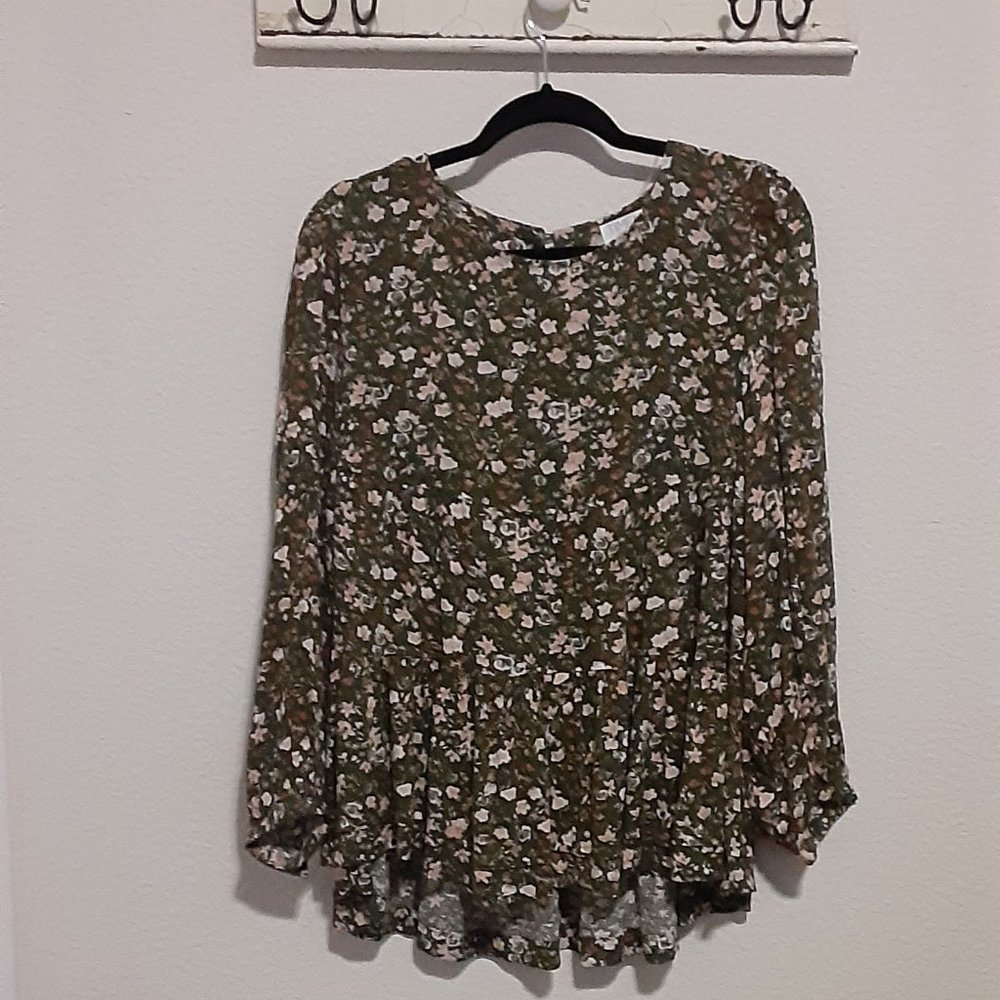 Time and True Womens M Blouse Green Floral